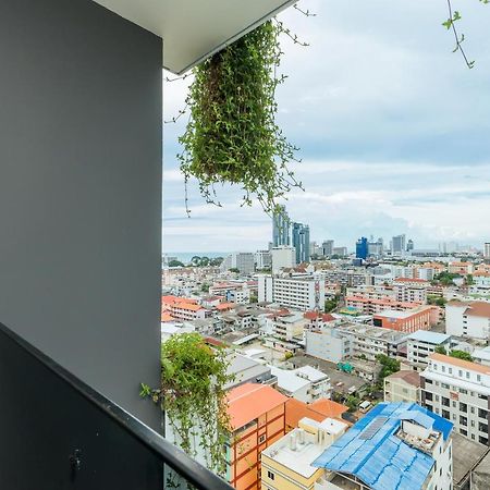 Arbour Hotel And Residence Pattaya Esterno foto View from the balcony of a condominium in Bangkok