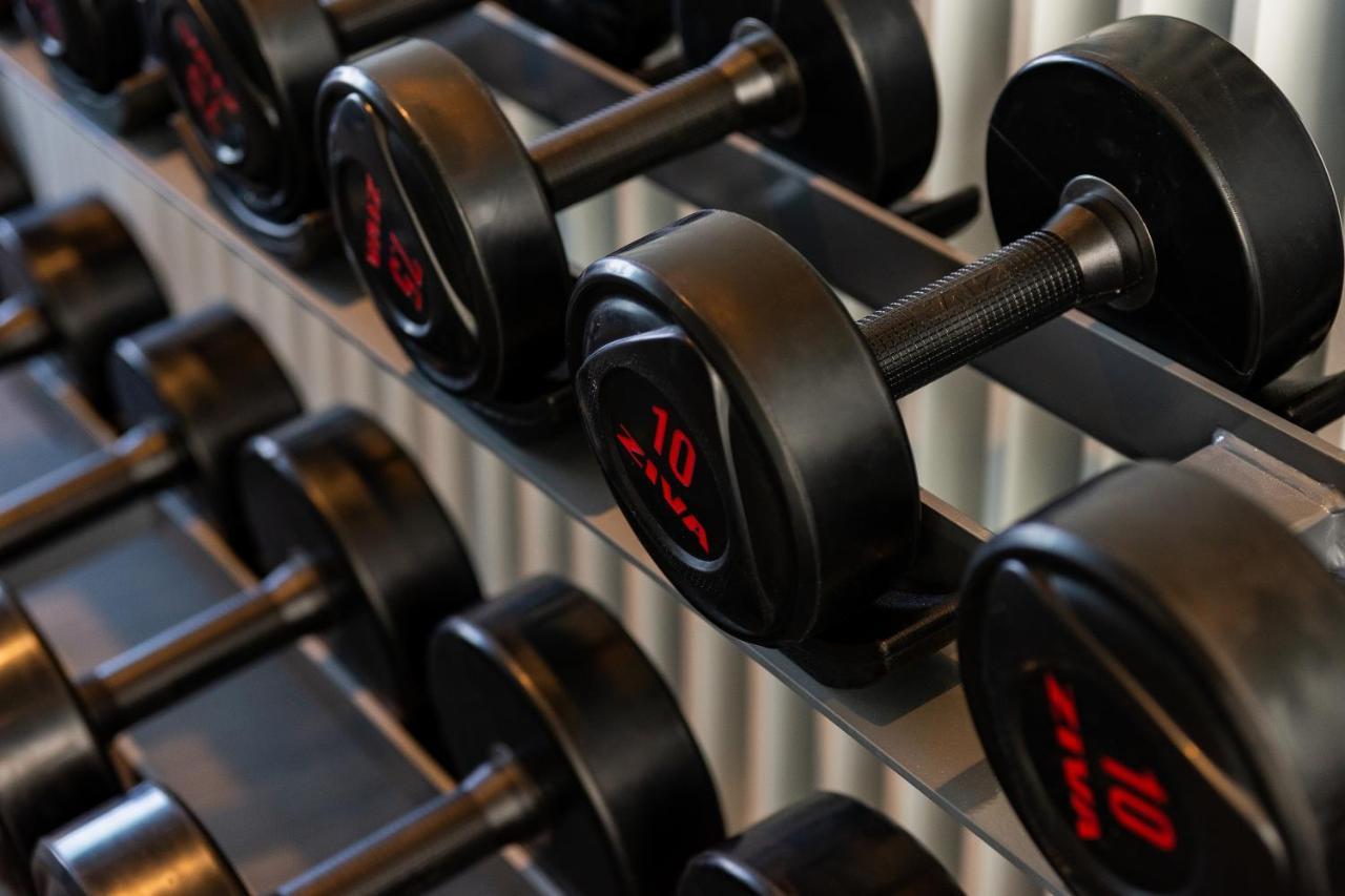 Arbour Hotel And Residence Pattaya Esterno foto Dumbbells on a rack