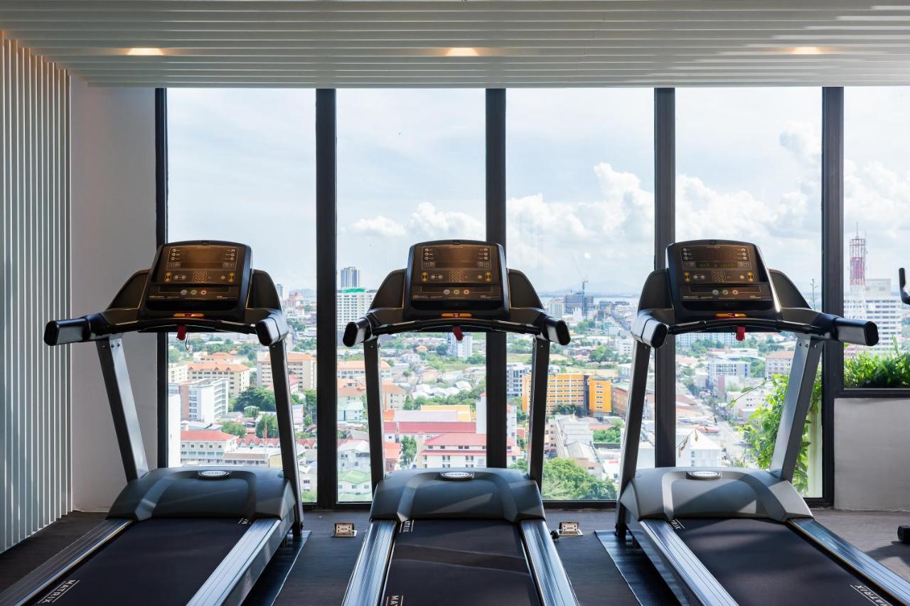 Arbour Hotel And Residence Pattaya Esterno foto Treadmills in a gym