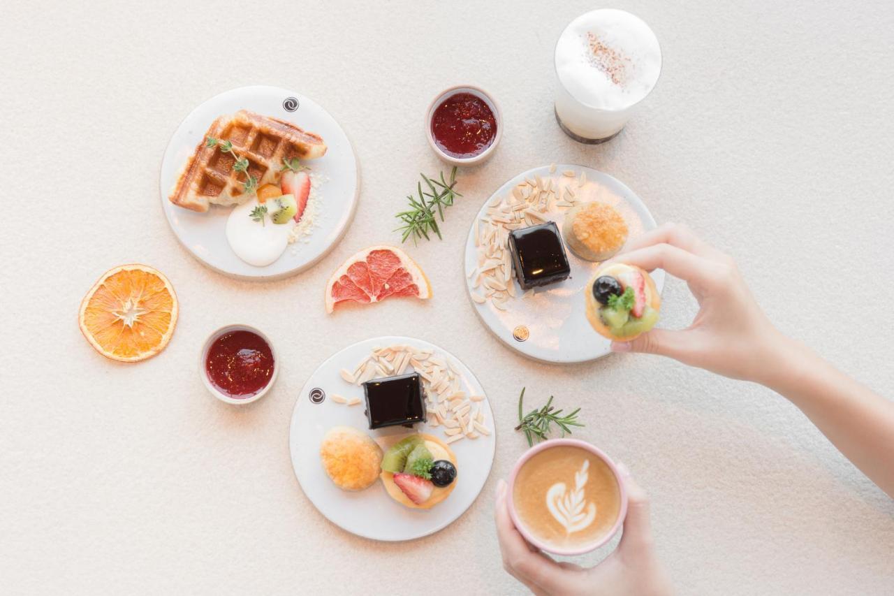 Arbour Hotel And Residence Pattaya Esterno foto A typical breakfast at the hotel