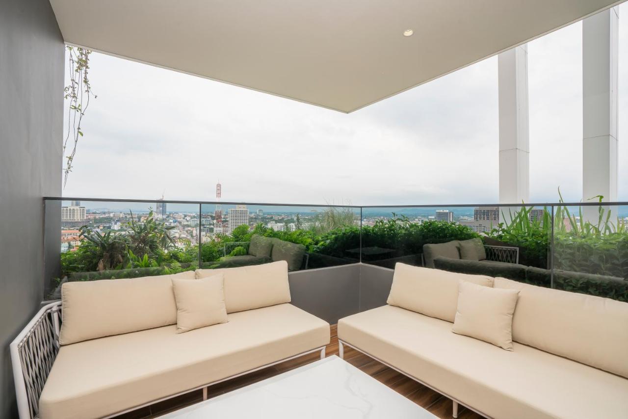 Arbour Hotel And Residence Pattaya Esterno foto The Sky Garden