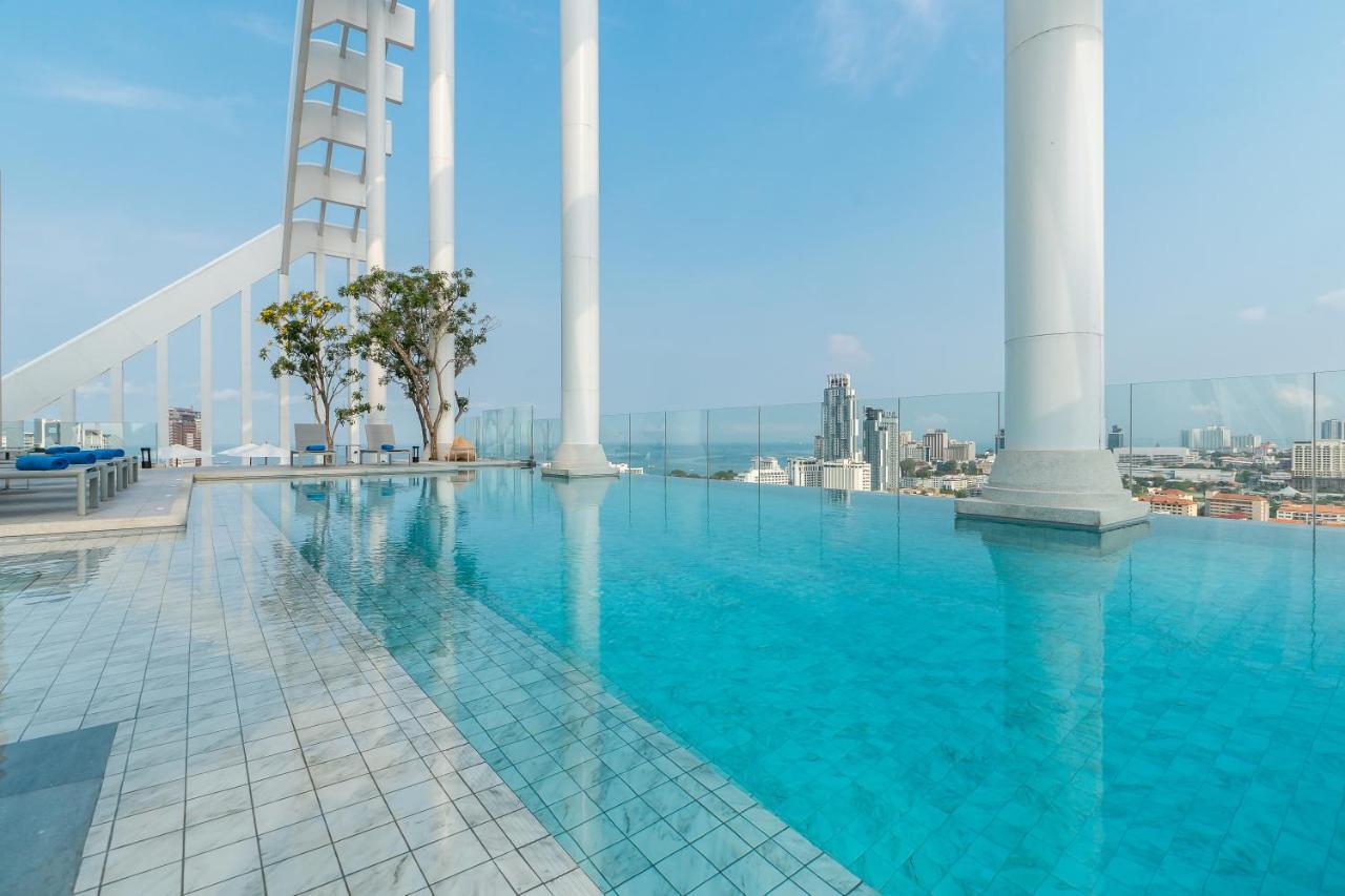Arbour Hotel And Residence Pattaya Esterno foto Infinity pool at the rooftop